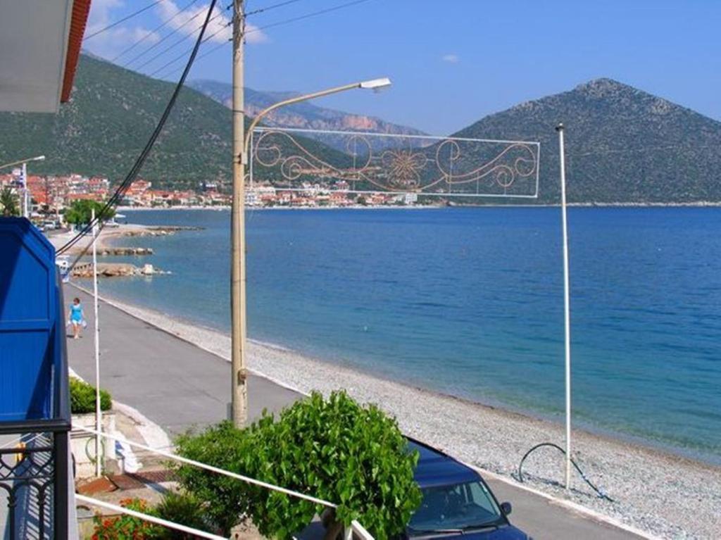 Apollon Hotel Tirós Exteriör bild